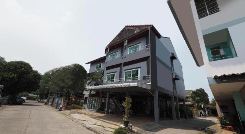 Bannsawasdee Aparthotel Chiang Rai Exteriör bild